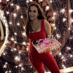 Meet your Posher, Leigh